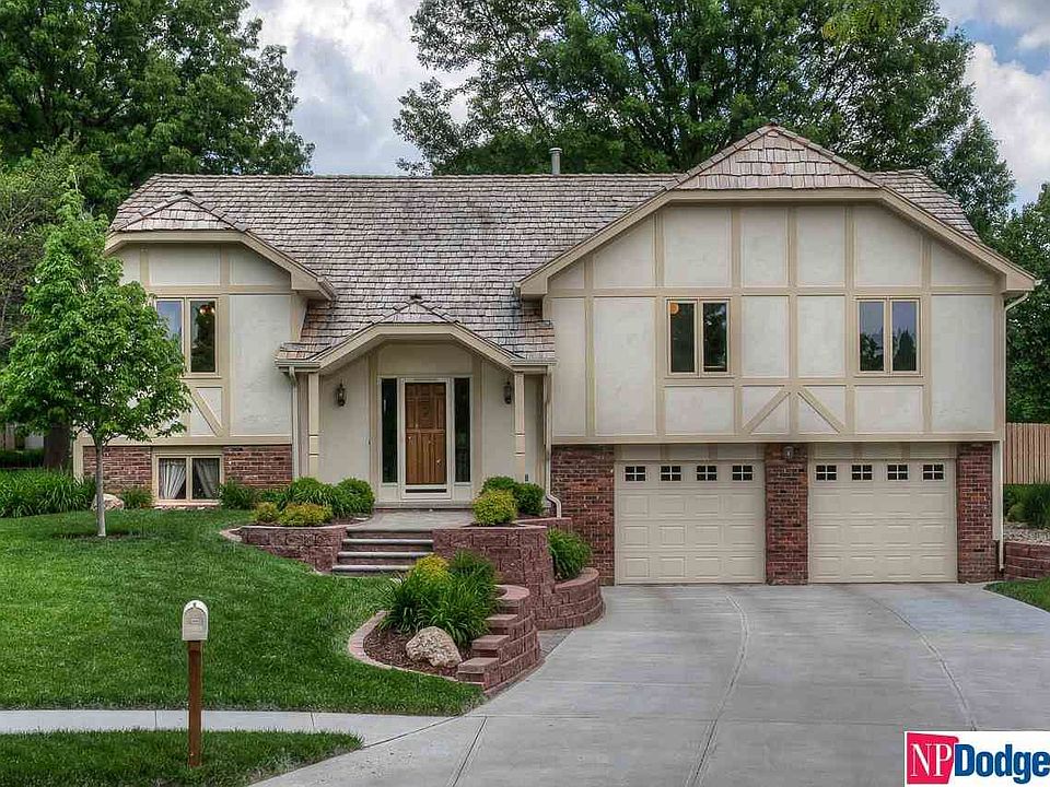 1st image of 16205 Oak Cir