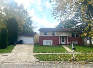 19529 W Cambridge Rd, Mundelein, IL 60060