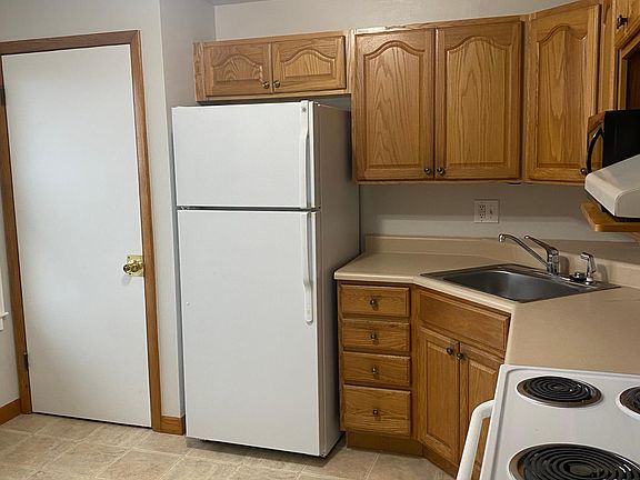 Clean appliances with new garbage disposal