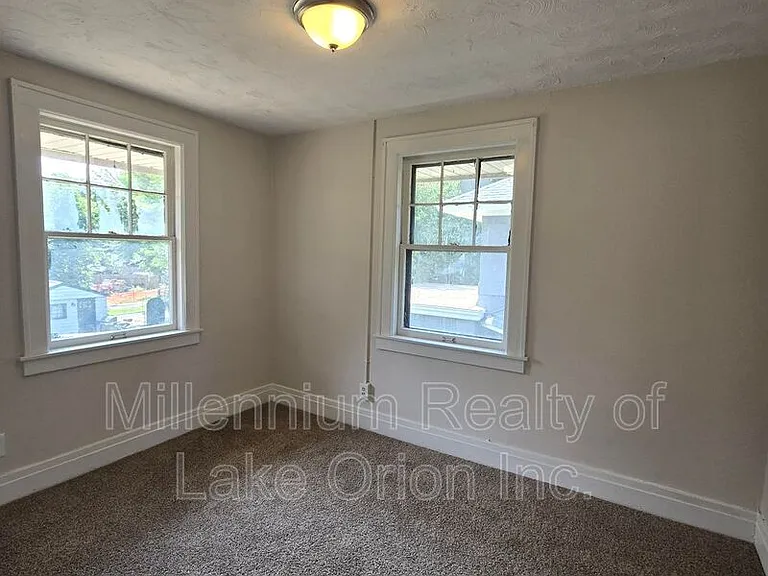 96 Oliver St — Photo 23