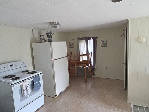 4th image of 640 W Main Street