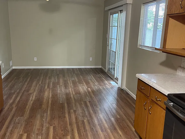 1824 Fairmont Dr — Photo 3