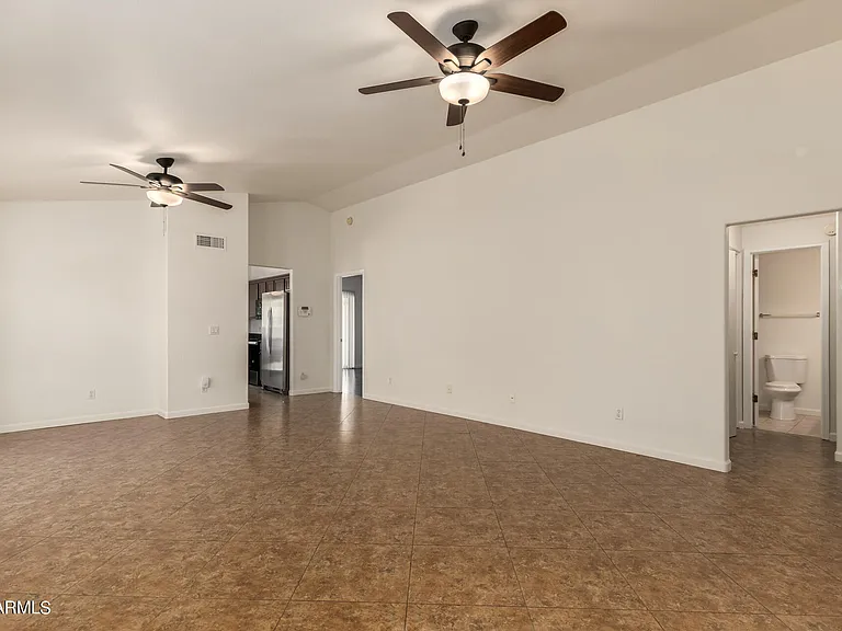 4634 E Grovers Ave — Photo 3