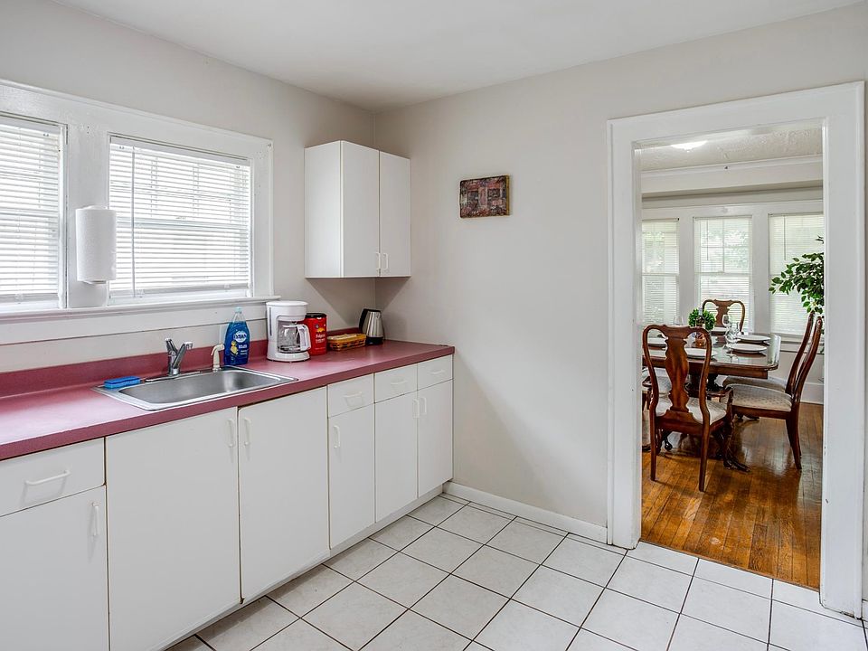 1st image of 724 Woodbine Ave