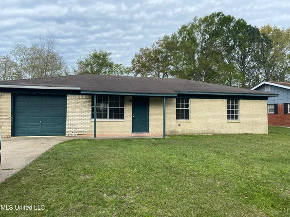 5610 Rose Dr, Moss Point, MS 39563