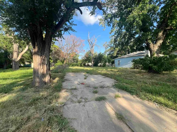 1932 S Mosley Ave, Wichita, KS 67211