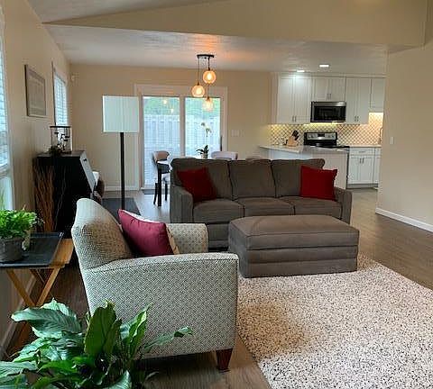 3rd image of 402 Eagle Terrace Dr