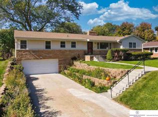 678 Parkwood Ln, Omaha, NE 68132