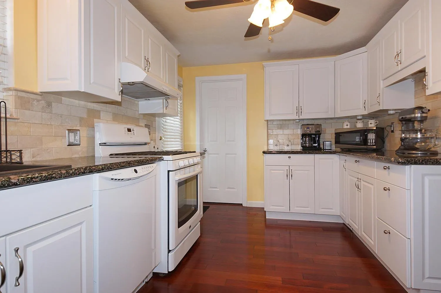 16 Bowstring Way — Photo 4