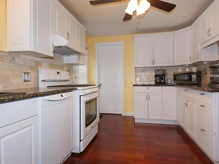 16 Bowstring Way — Photo 4