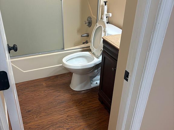 4th image of 2745 Victoria Ln