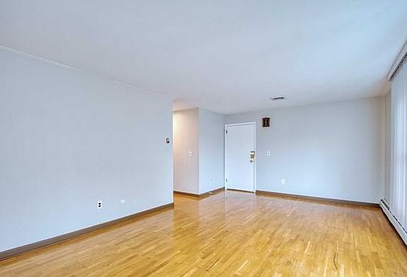 3rd image of 44 Newcomb Rd Floor 1