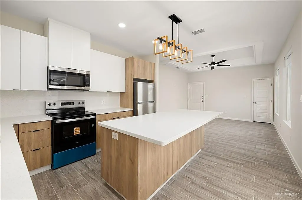 2 bed, 2.0 bath, 1004 sqft, $1,250 — Photo 3