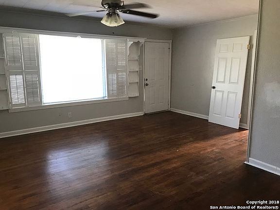 4th image of 306 Schmeltzer Ln