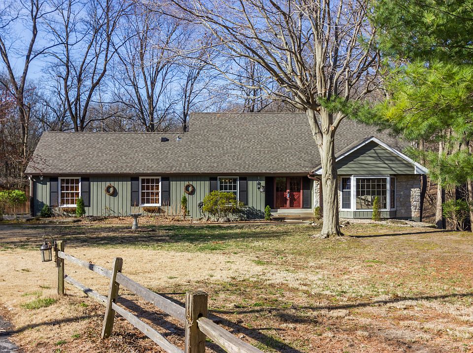 1st image of 74 River Valley Dr