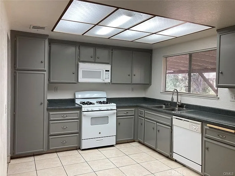 9934 La Vine St — Photo 18