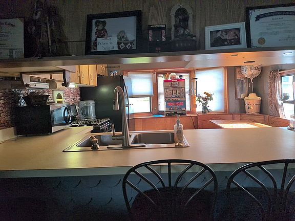 Eat in kitchen