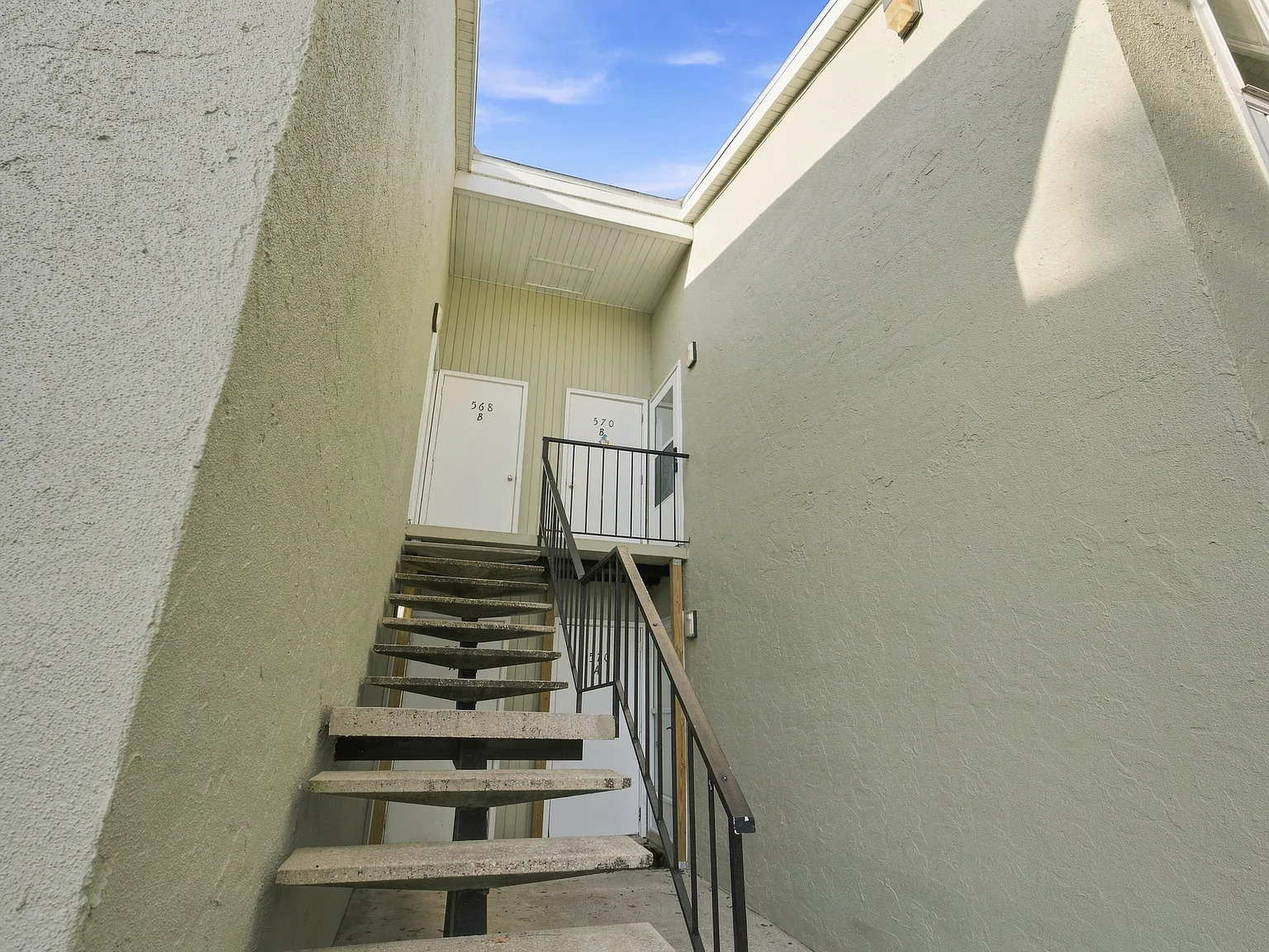 2 bed, 1031 sqft, $1,300 — Photo 2