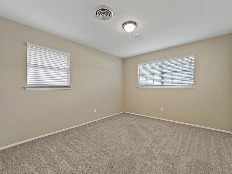 7209 Ellis Rd — Photo 6