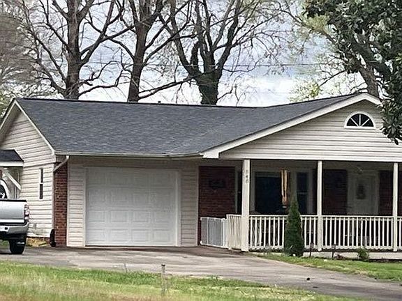 2nd image of 838 Hudlow Rd