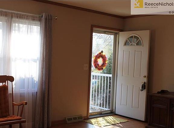 Living room. Hardwood floors.