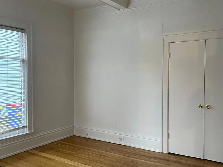 520 Crescent St NE #2 — Photo 3