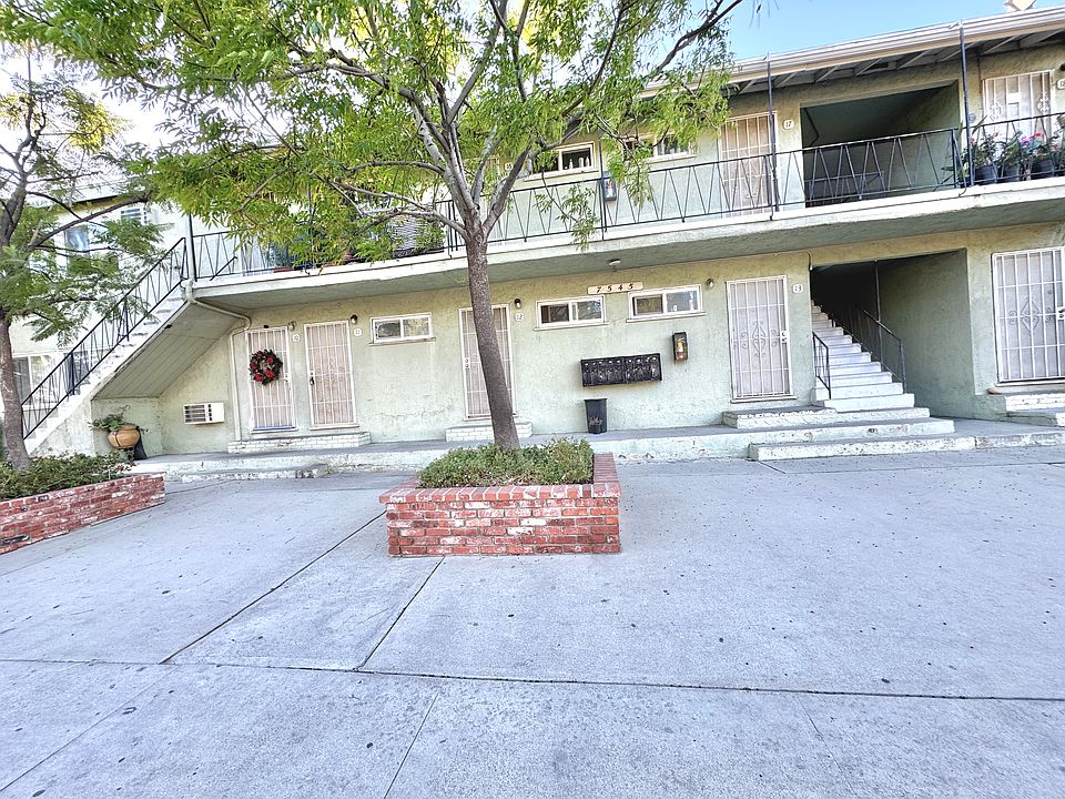 1st image of 7535 Whitsett Ave #11