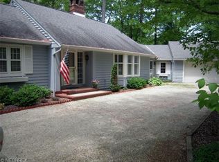 6013 Parkland Dr, Chagrin Falls, OH 44022