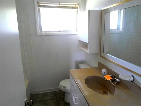 5th image of 1901 River Oaks Dr
