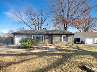 6705 N Charlotte St, Gladstone, MO 64118