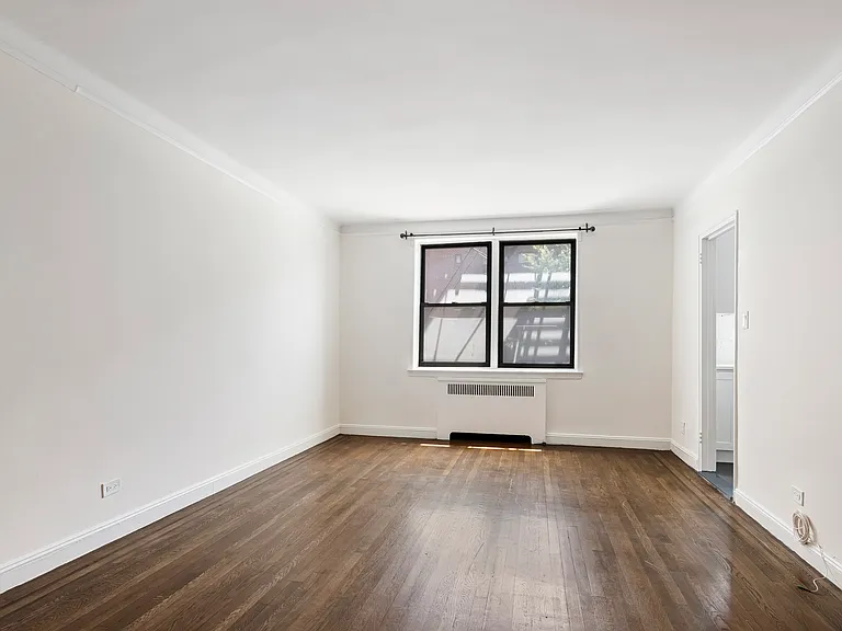 245 E 37th St #3G — Photo 3