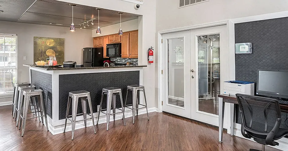 Broadmoor Apartments — Photo 4