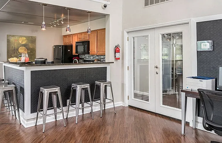 Broadmoor Apartments — Photo 4
