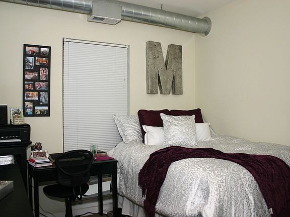 5th image of 1000 University Ave SE APT 401