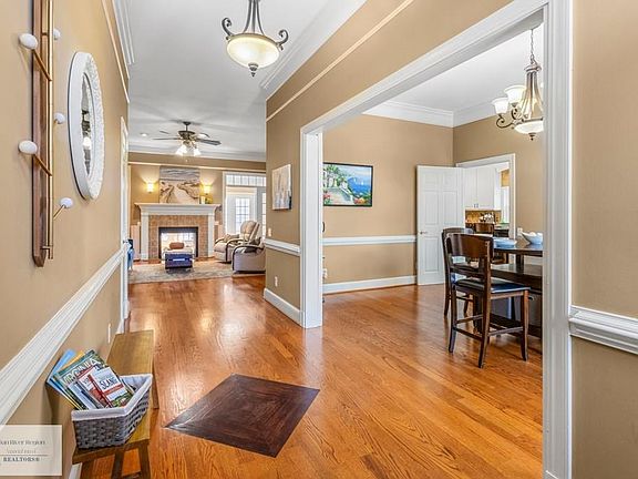 5th image of 230 Shoreham Dr