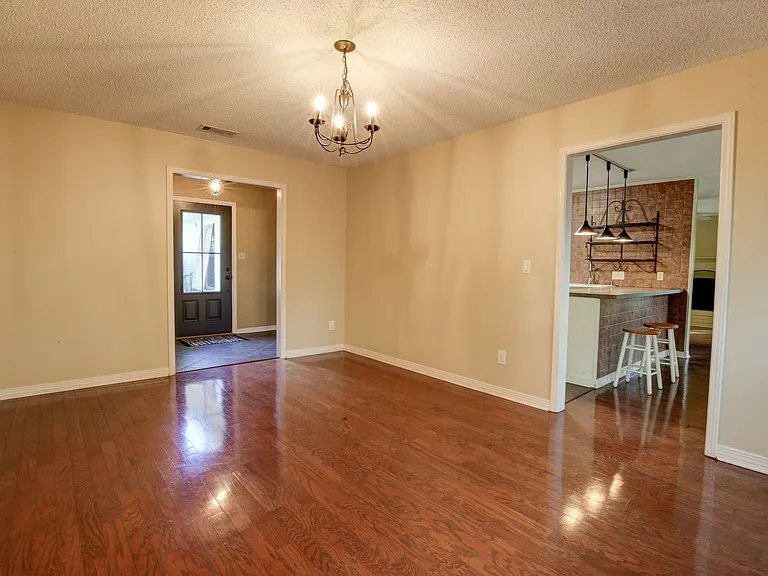 505 Evergreen St — Photo 6