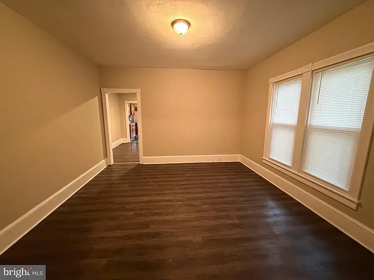 572 Columbia Ave — Photo 3