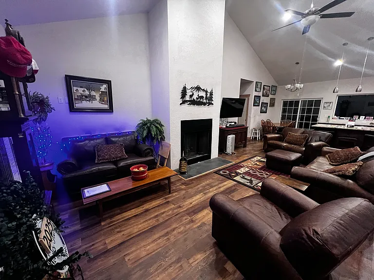 679 Rangeview Dr — Photo 4