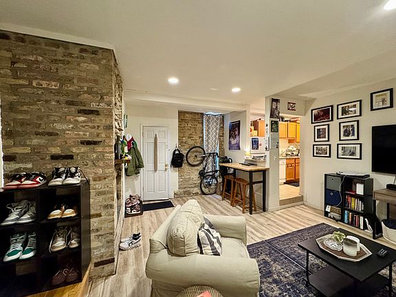 4th image of 1057 W Belden Ave #1B