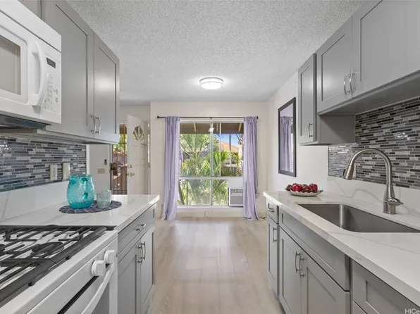 91-1040 Puamaeole St APT 13R, Ewa Beach, HI 96706