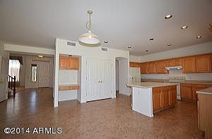 5th image of 2700 E Oakland St