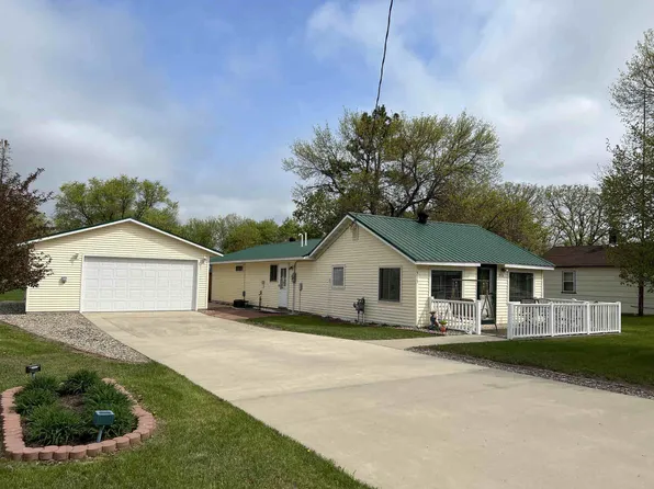 313 2nd St NE, Menahga, MN 56464