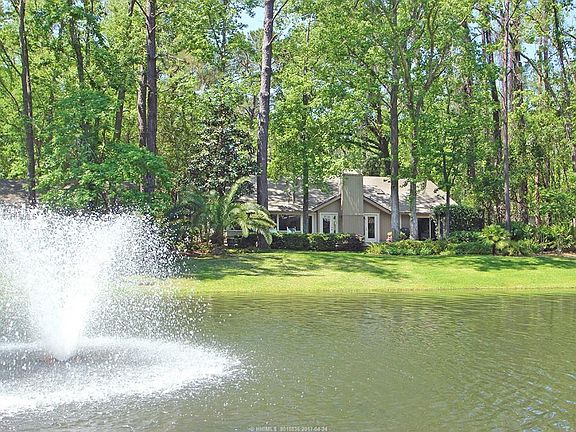 3rd image of 11 Highbush Dr