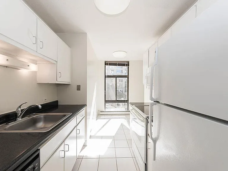 65 East Scott — Photo 18