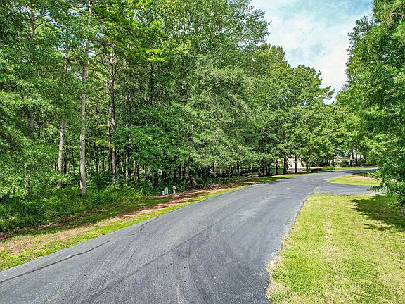 3rd image of 136 Camak Pl #13