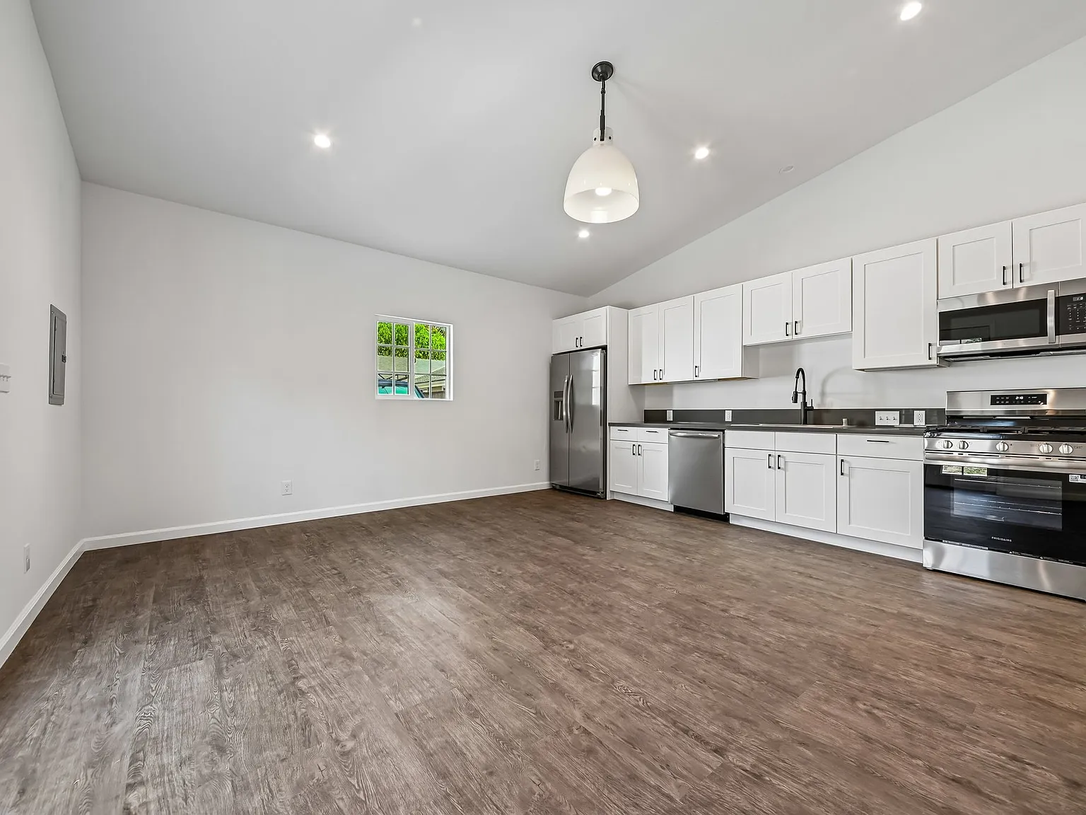 1 bed, 550 sqft, $2,000 — Photo 2