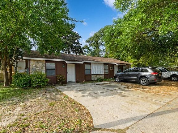 3rd image of 214 Tiffany Ct SE #B
