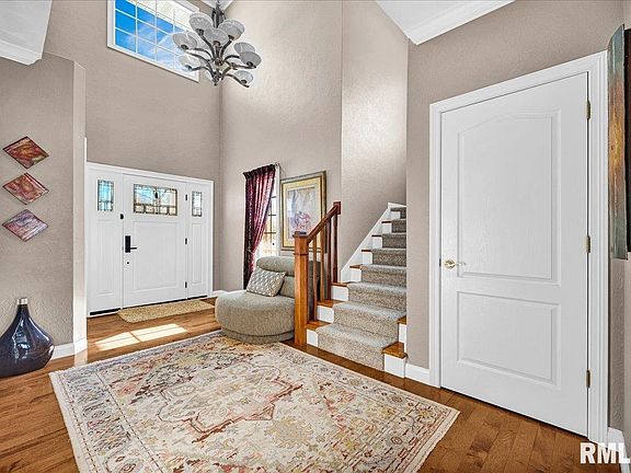 4th image of 30 Newport Ct