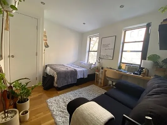 Rented by Batra Group Inc | media 7