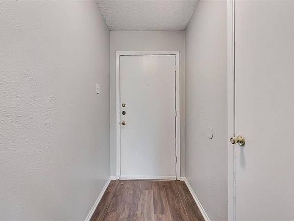 3rd image of 916 Embassy Dr